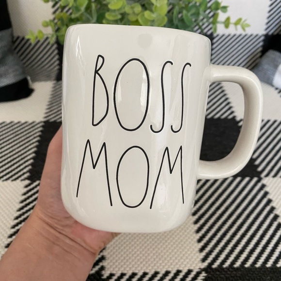 Rae Dunn BOSS MOM Mug - Picture 1 of 5
